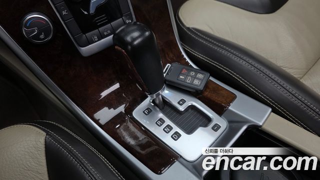 Volvo XC60 2011 — photo 9