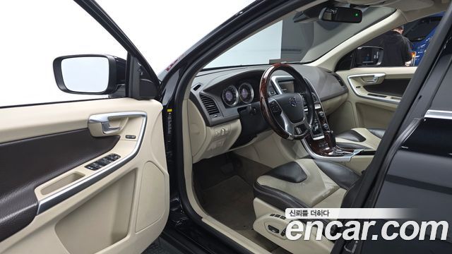Volvo XC60 2011 — photo 10