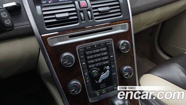 Volvo XC60 2011 — photo 17