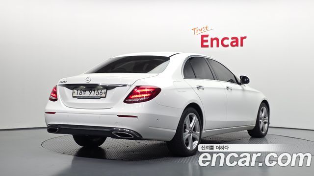 Mercedes-Benz E-Class 2018 — photo 2