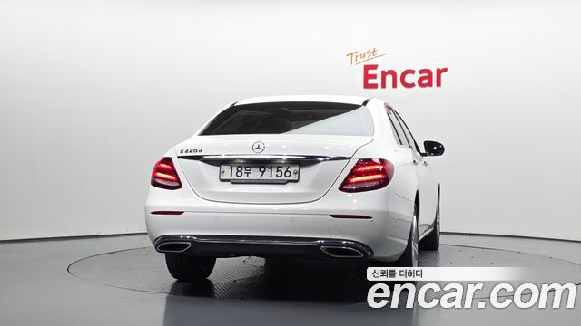 Mercedes-Benz E-Class 2018 — photo 4