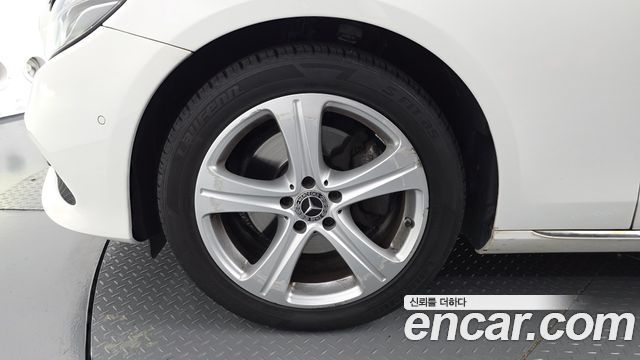 Mercedes-Benz E-Class 2018 — photo 5