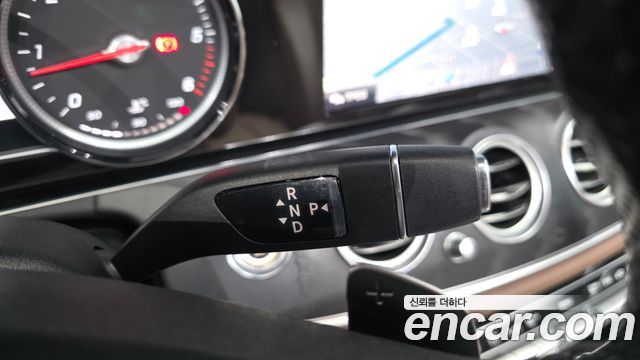 Mercedes-Benz E-Class 2018 — photo 9