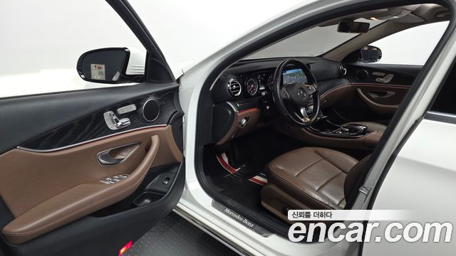 Mercedes-Benz E-Class 2018 — photo 10