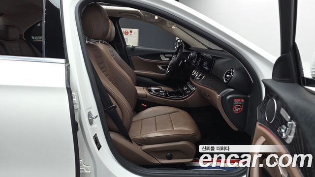 Mercedes-Benz E-Class 2018 — photo 11