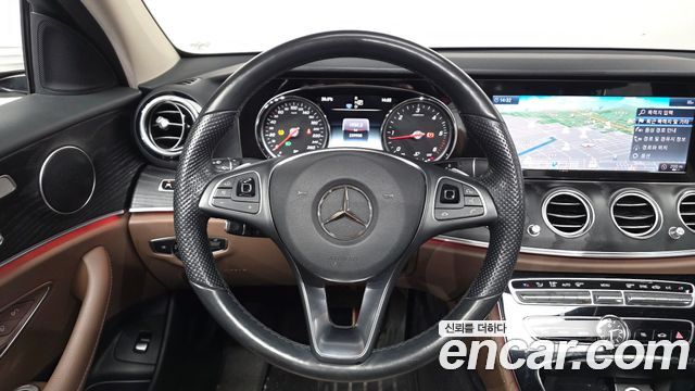Mercedes-Benz E-Class 2018 — photo 13