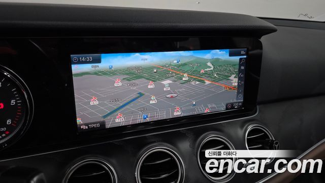 Mercedes-Benz E-Class 2018 — photo 15