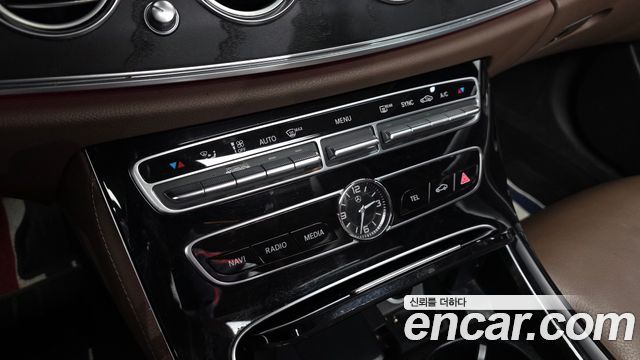 Mercedes-Benz E-Class 2018 — photo 18
