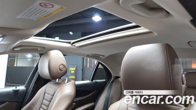 Mercedes-Benz E-Class 2018 — photo 19