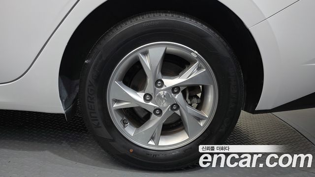 Hyundai AVANTE 2021 — photo 7