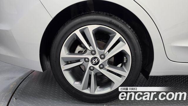 Hyundai AVANTE 2018 — photo 5