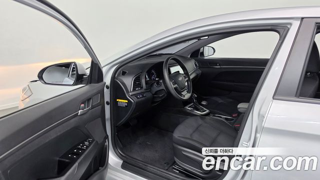 Hyundai AVANTE 2018 — photo 10