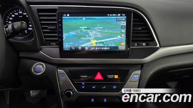 Hyundai AVANTE 2018 — photo 13
