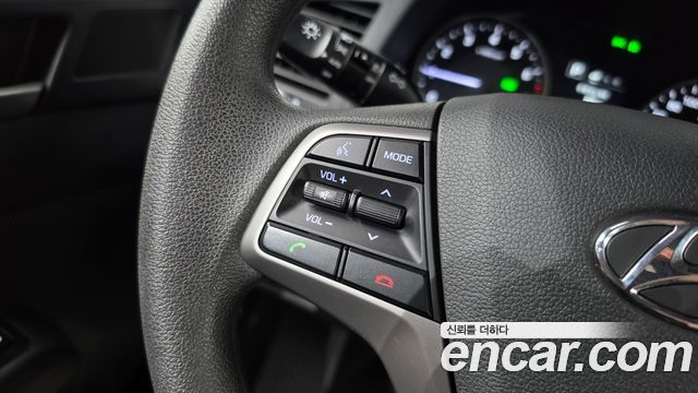 Hyundai AVANTE 2018 — photo 17