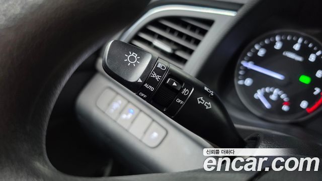 Hyundai AVANTE 2018 — photo 18