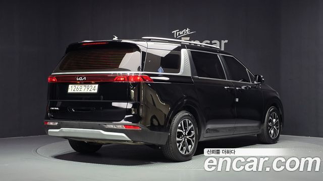Kia Canival 2023 — photo 2