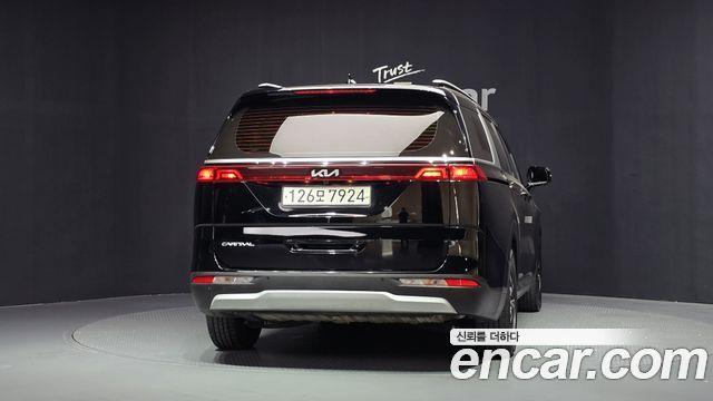 Kia Canival 2023 — photo 4