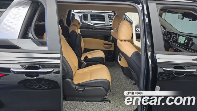 Kia Canival 2023 — photo 11
