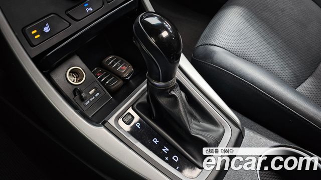 Hyundai AVANTE 2016 — photo 12