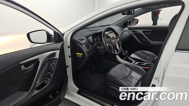 Hyundai AVANTE 2016 — photo 13