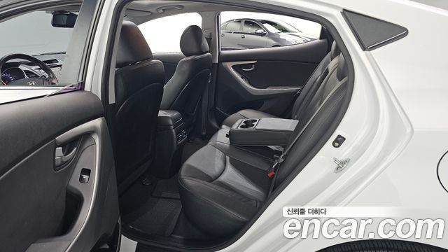 Hyundai AVANTE 2016 — photo 17