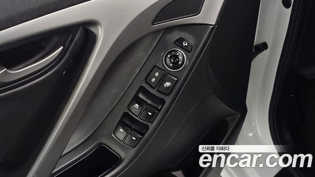 Hyundai AVANTE 2016 — photo 24