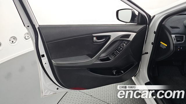 Hyundai AVANTE 2016 — photo 14