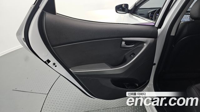 Hyundai AVANTE 2016 — photo 15