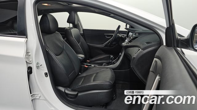 Hyundai AVANTE 2016 — photo 16
