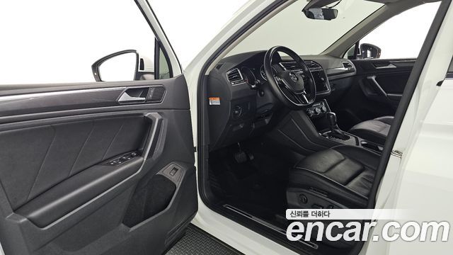 Volkswagen Tiguan 2020 — photo 13