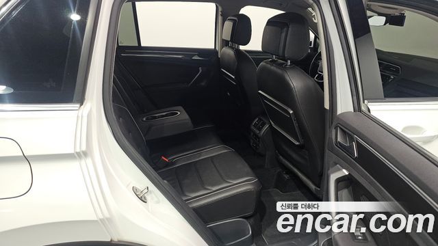 Volkswagen Tiguan 2020 — photo 17