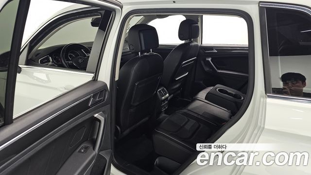 Volkswagen Tiguan 2020 — photo 18