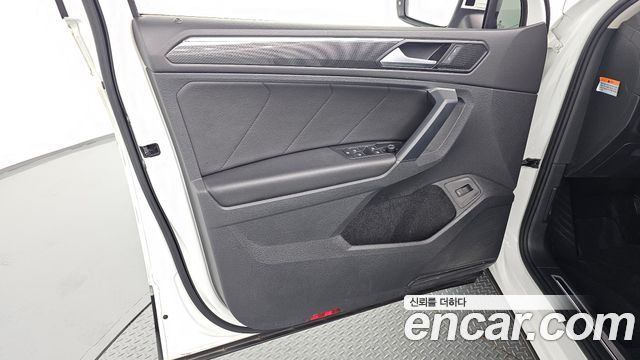 Volkswagen Tiguan 2020 — photo 14