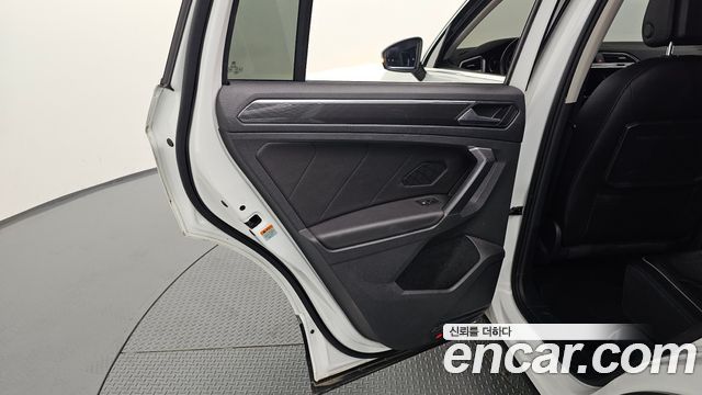 Volkswagen Tiguan 2020 — photo 15
