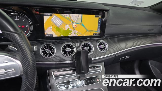 Mercedes-Benz E-Class 2019 — photo 12