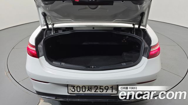 Mercedes-Benz E-Class 2019 — photo 16