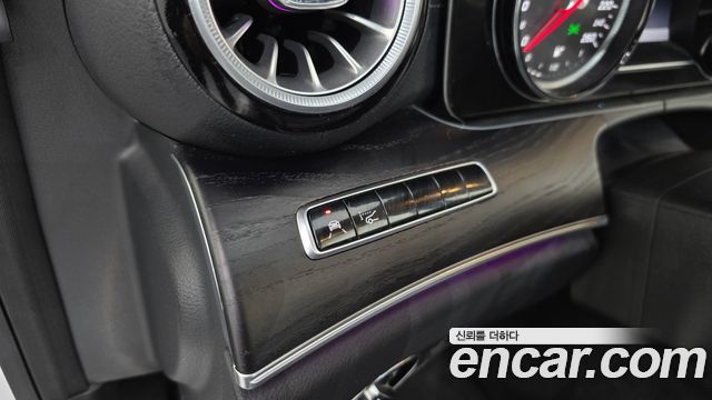 Mercedes-Benz E-Class 2019 — photo 20