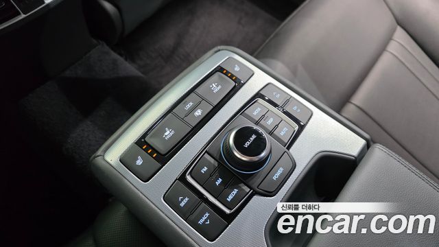 Genesis G80 2018 — photo 24