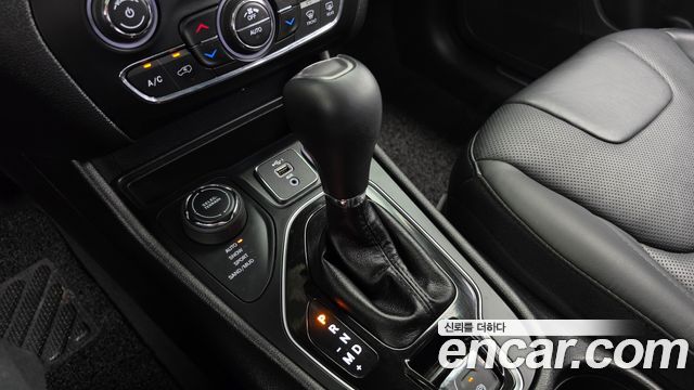 Jeep Cherokee 2020 — photo 12