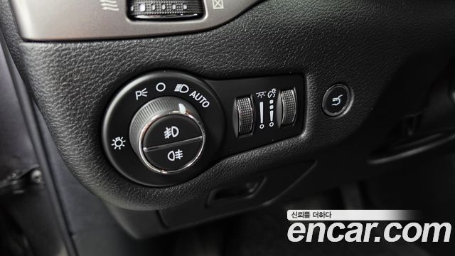 Jeep Cherokee 2020 — photo 28
