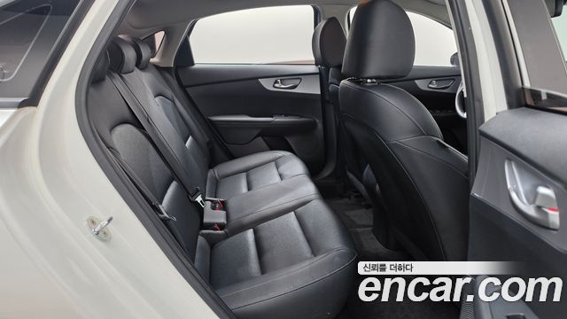 Kia K3 2022 — photo 12