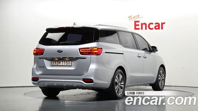 Kia Canival 2019 — photo 2