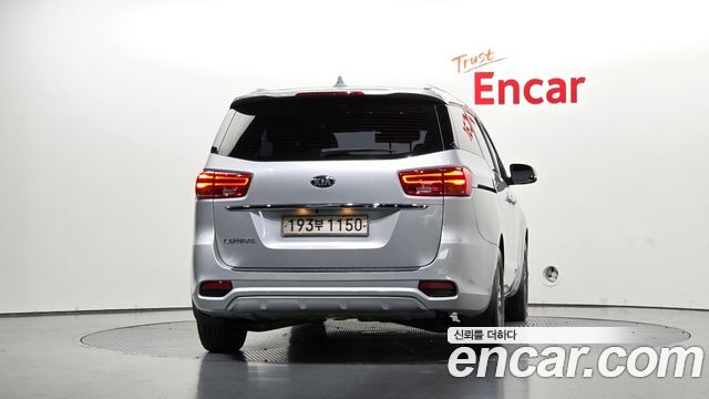 Kia Canival 2019 — photo 4