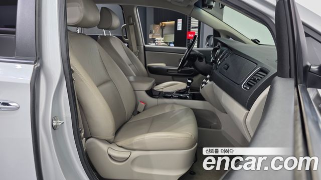 Kia Canival 2019 — photo 17
