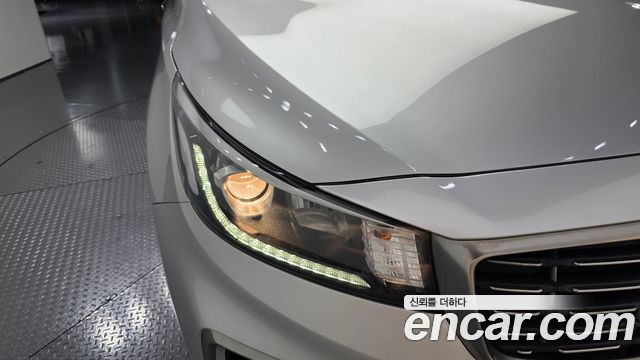 Kia Canival 2019 — photo 8