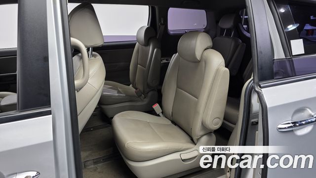 Kia Canival 2019 — photo 16