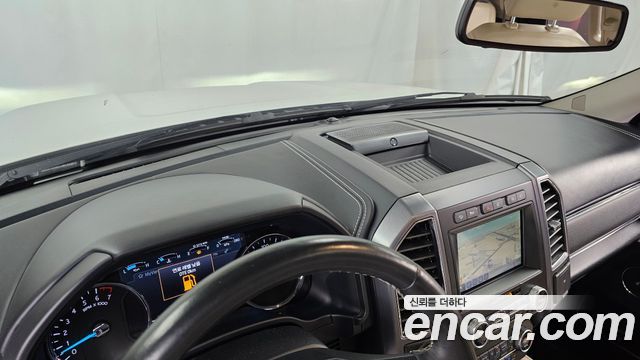 Ford Expedition 2021 — photo 30