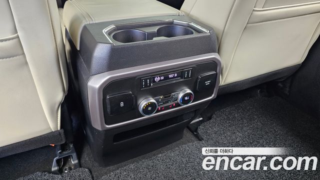 Ford Expedition 2021 — photo 31