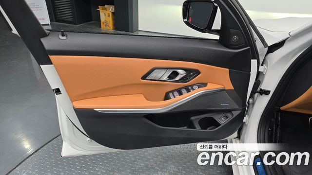 BMW 3-Series 2024 — photo 14