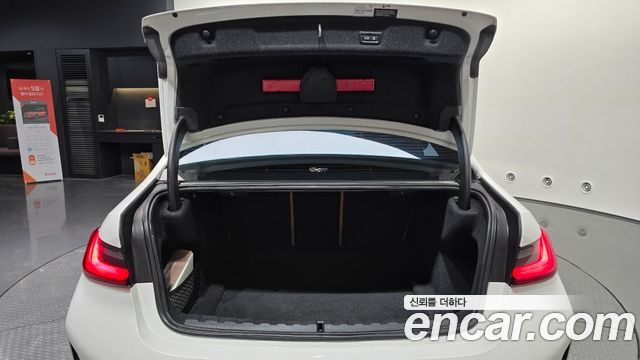 BMW 3-Series 2024 — photo 32